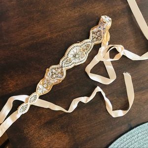 🔸3/$7 BUNDLE 🔸 Jeweled head band with ties